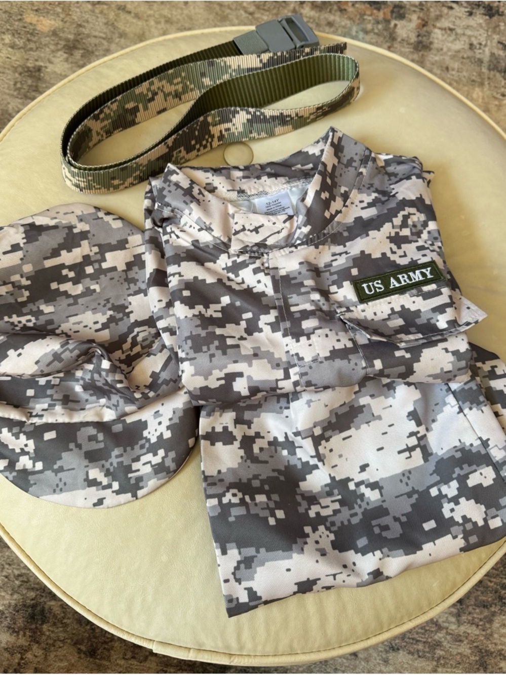 Kids' Digital Camo costume - Gray/White 4 pieces size 12-14